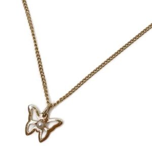 Gold Tone Necklace Butterfly Pearl 15” Pendant